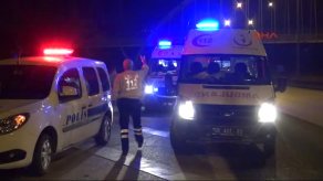 Adana Otomobil, Demir Bariyerlere Çarptı 1 Ölü, 4 Yaralı